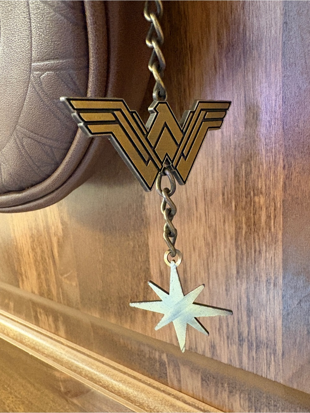 Wonder Woman Crossbody Bag - Picture 4 of 6